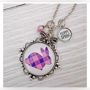 Hoppy spring necklace